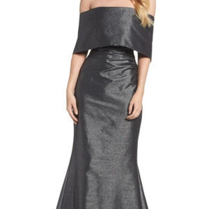 VINCE CAMUTO Off the Shoulder Gown - Formal dress